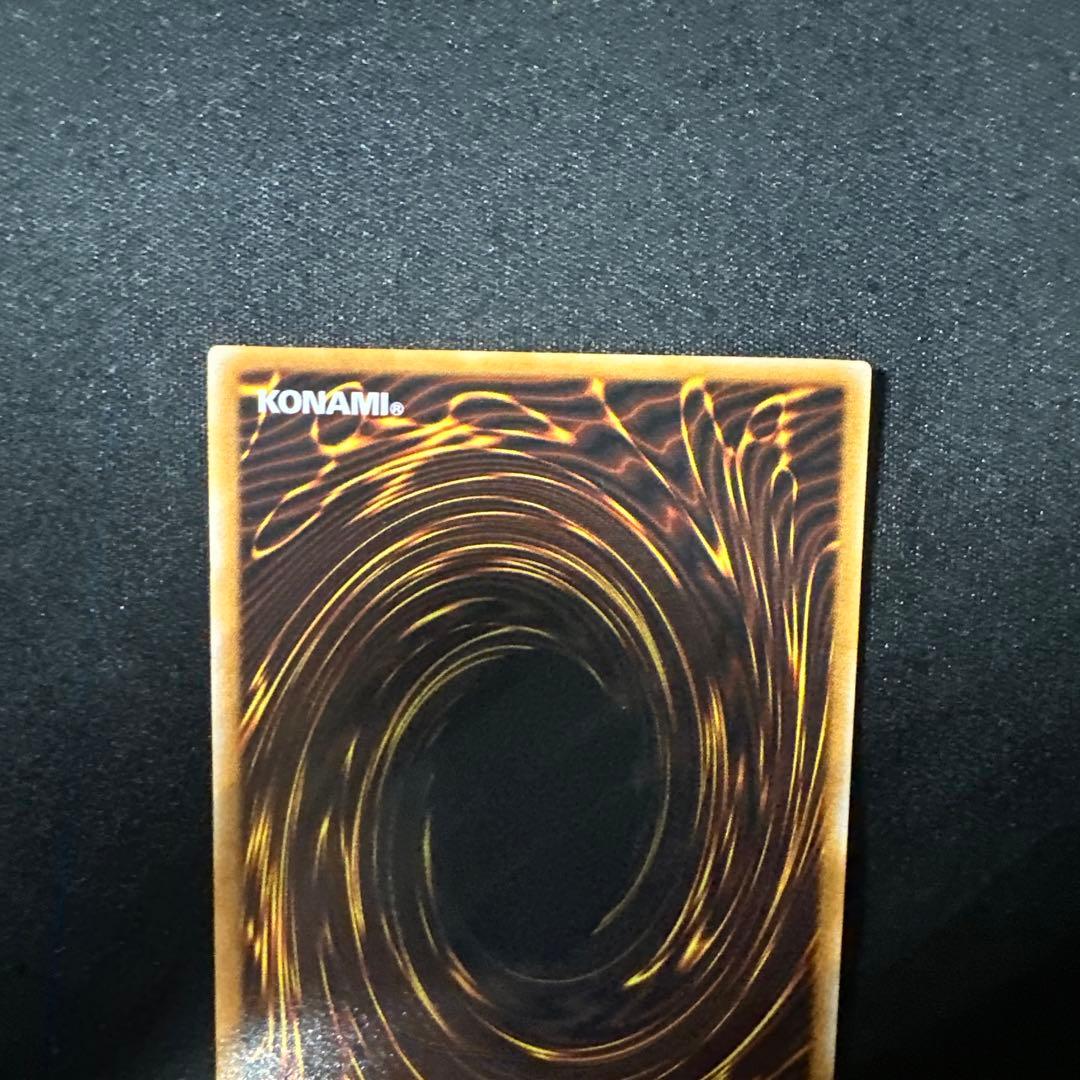 専用　遊戯王　　美品ブラックマジシャン　レリーフ　アルティメットレア