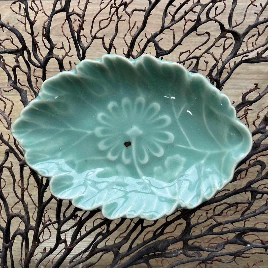 骨董　古伊万里　伊万里　菊花　変形皿　中皿　膾皿　１客限り