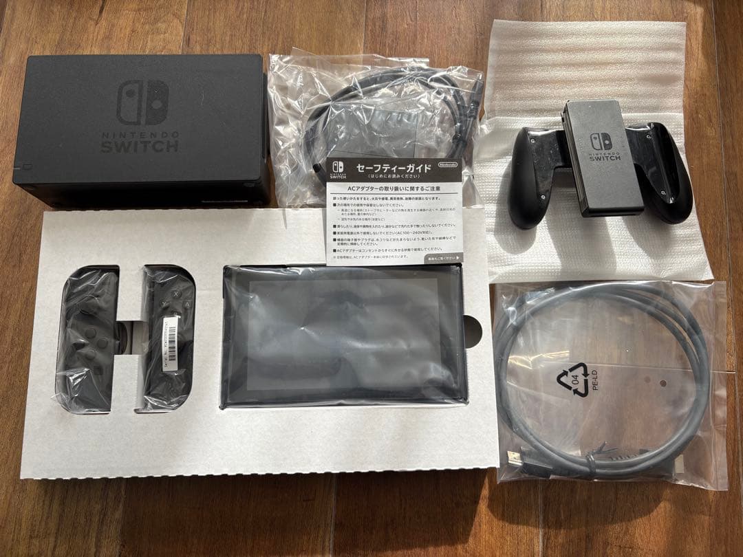 Nintendo Switch グレー本体　ハードケース付き