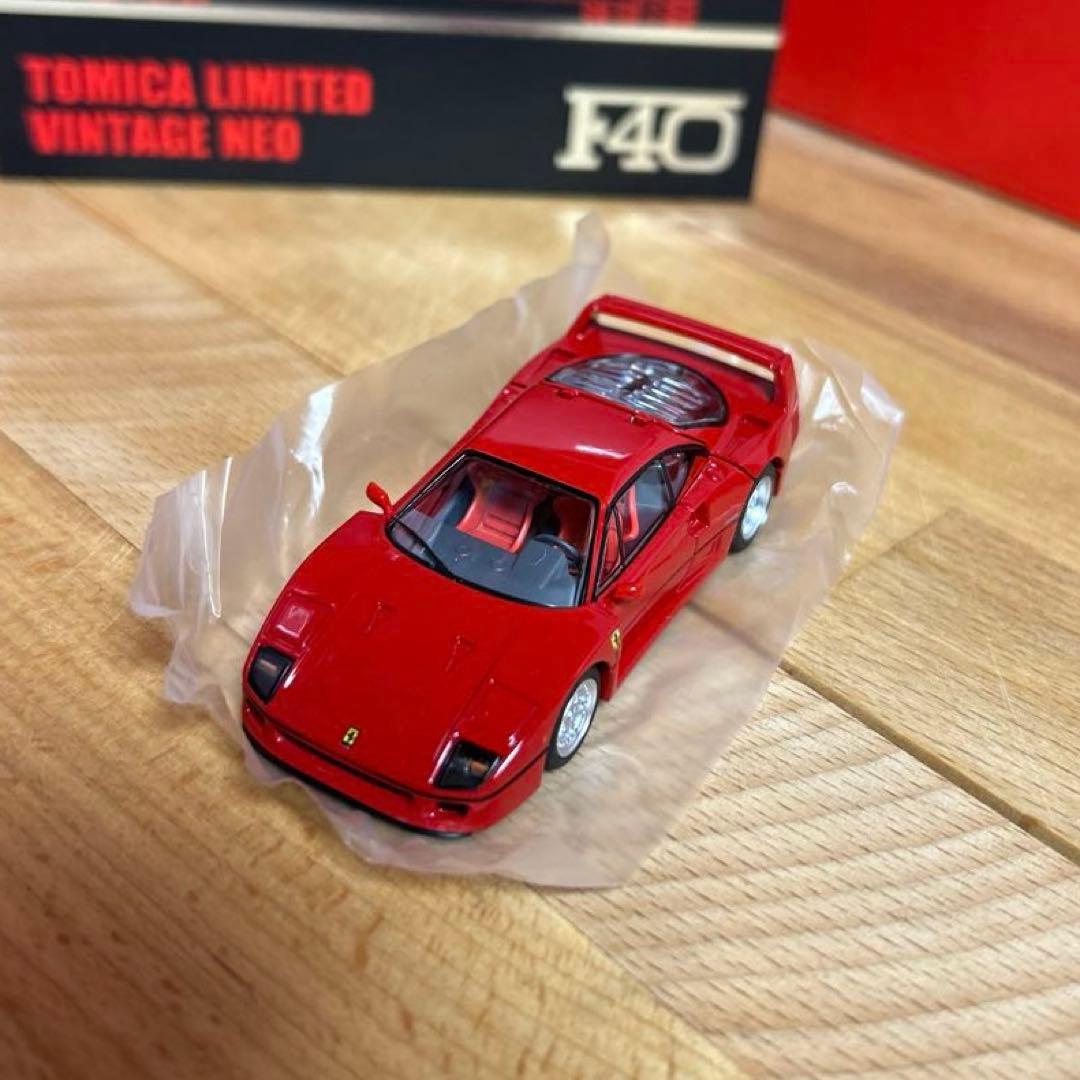 トミカリミテッドヴィンテージネオ フェラーリ F40 LV-NEO 赤