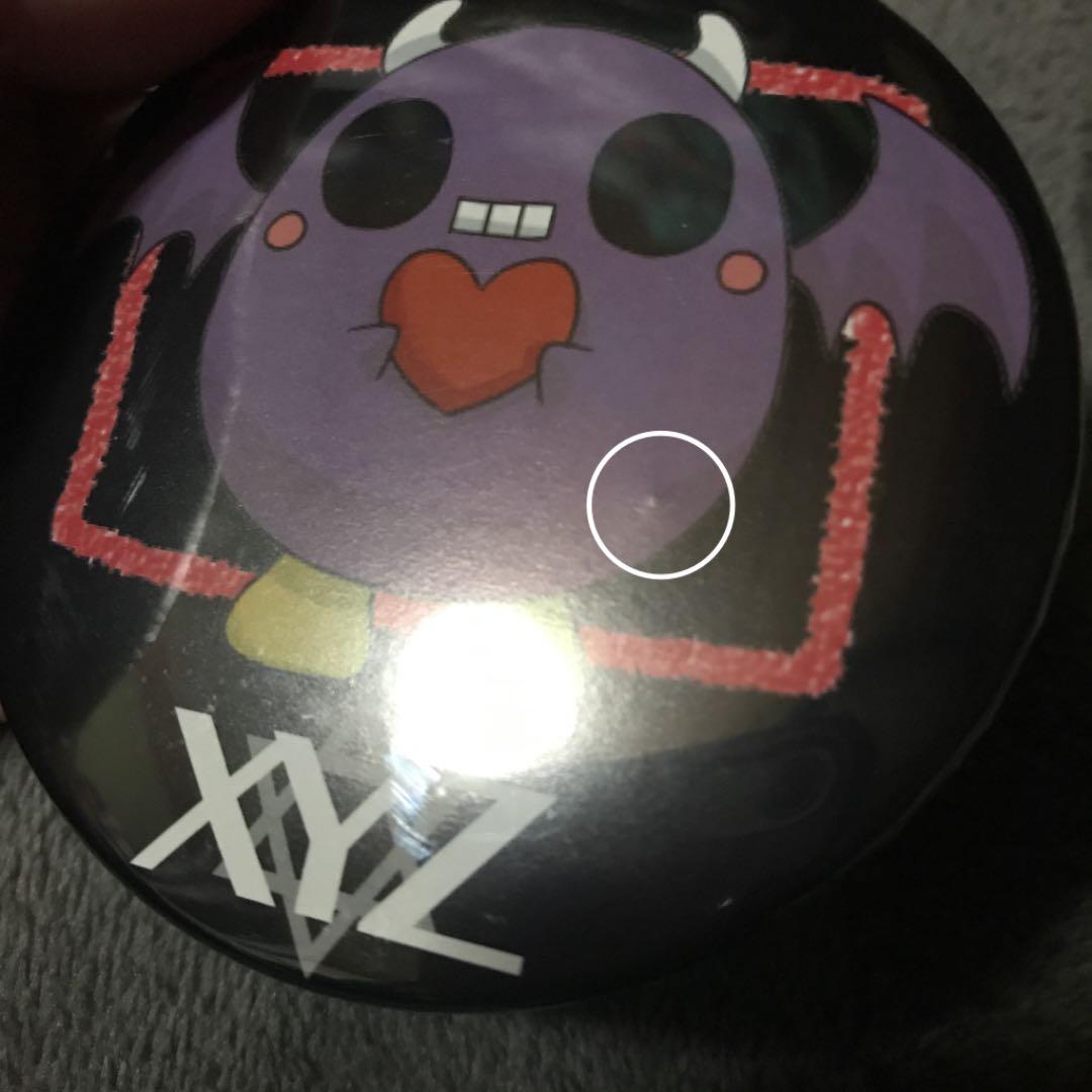 XYZ 缶バッチ