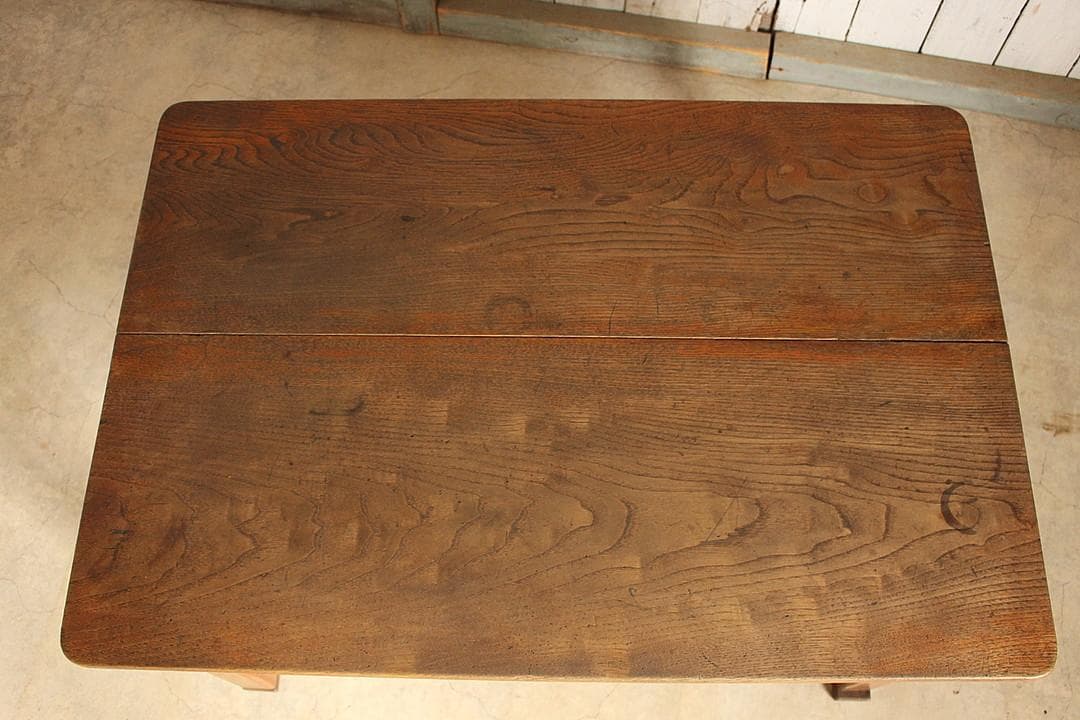 古く味のある木製の机　引き出し2杯　 ローテーブル　作業台　古家具　古民家