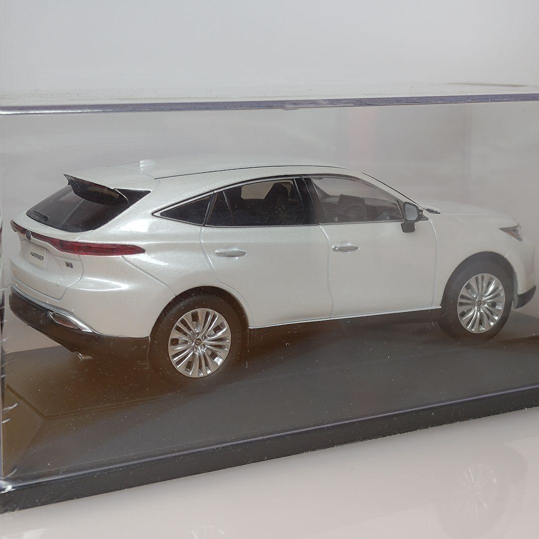 新型 トヨタ ハリアー カラーサンプル ホワイトパールクリスタルシャイン 非売品