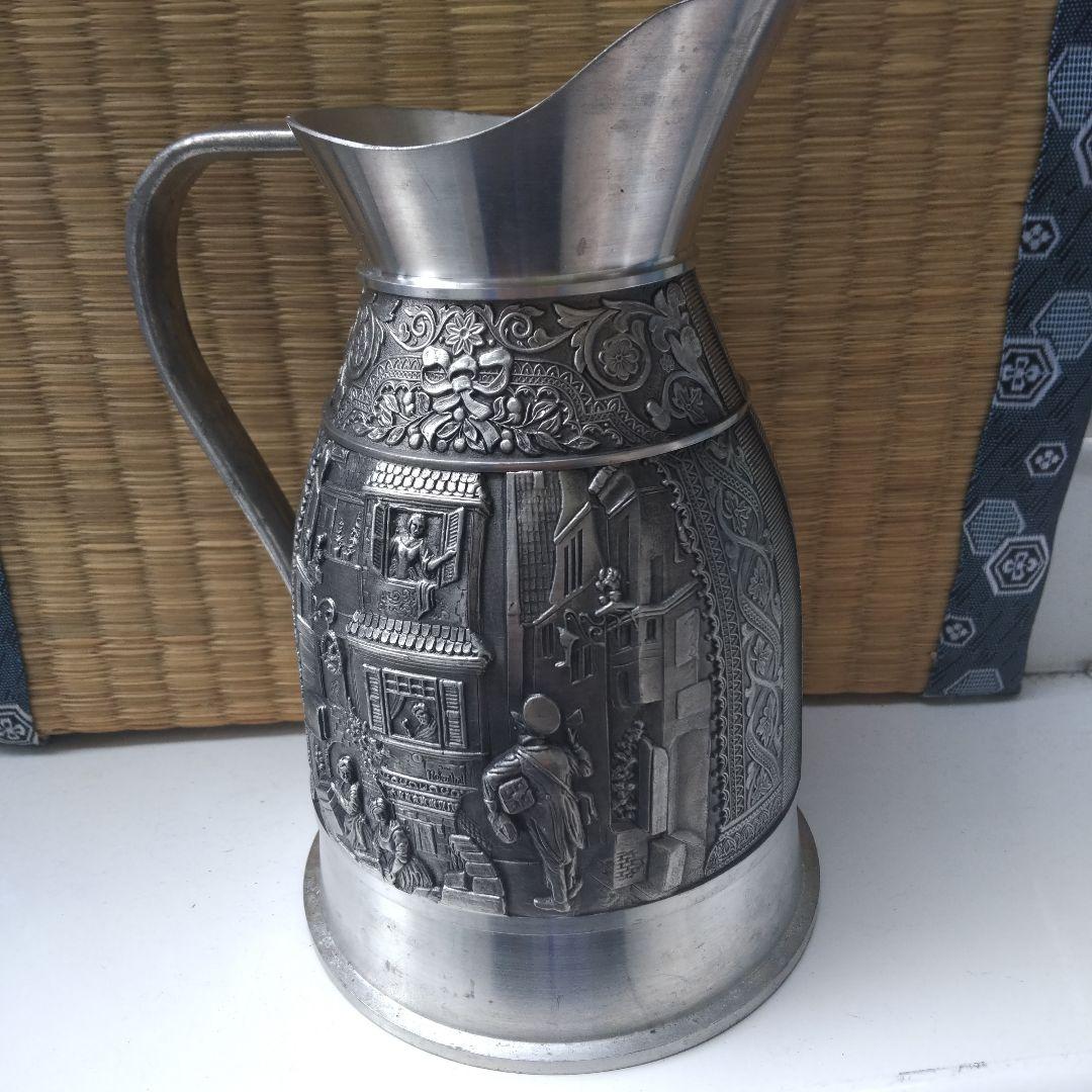 金属製浮彫りピッチャー 中型