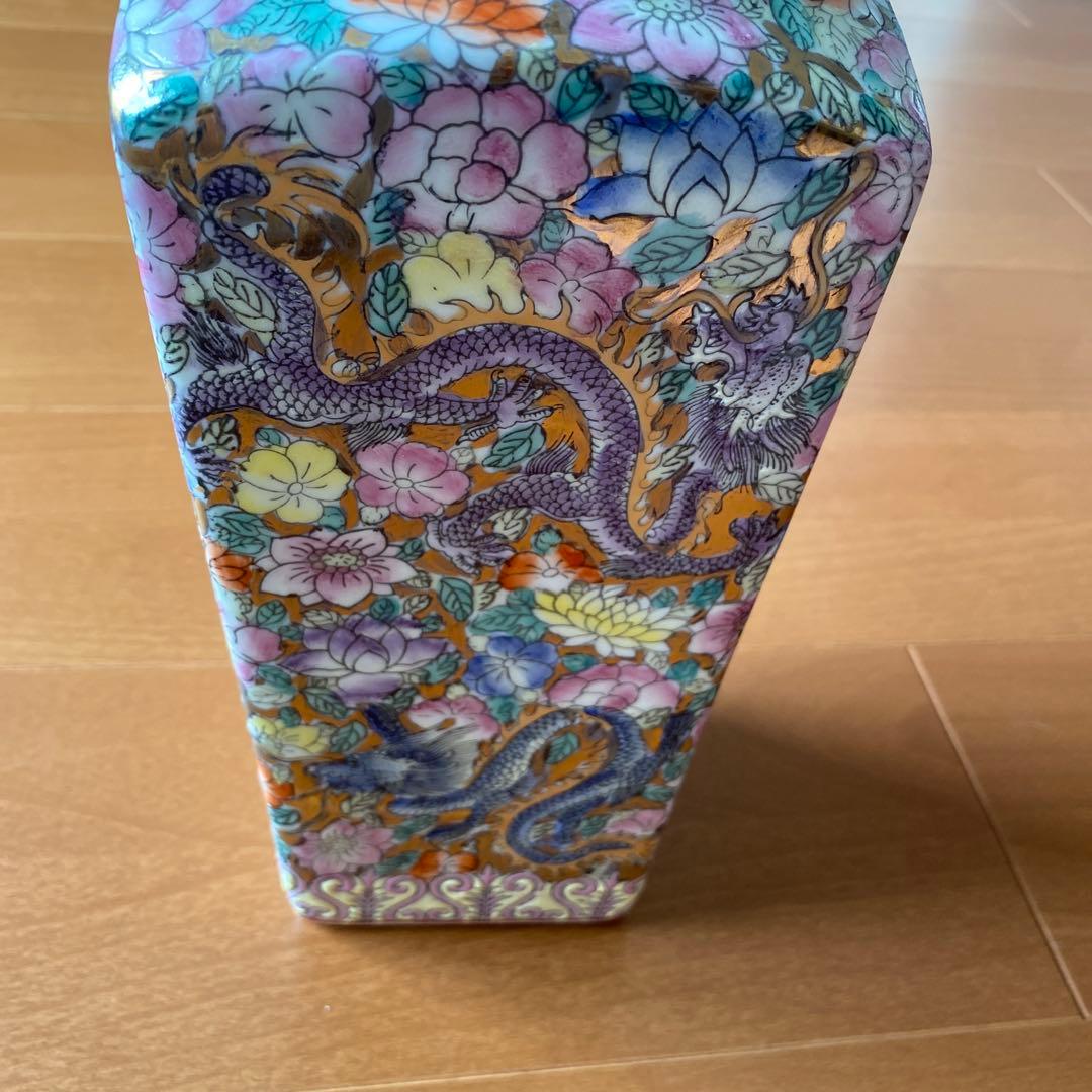 龍 模様の陶磁器花瓶