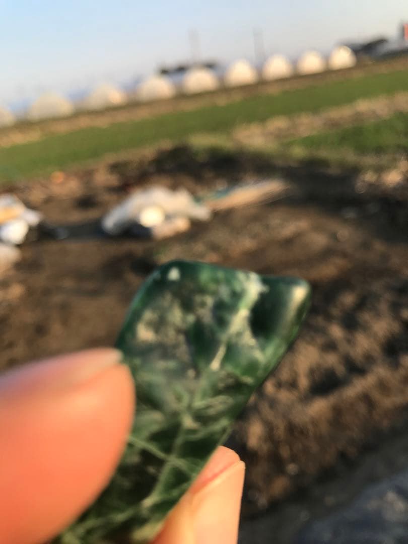 糸魚川翡翠　原石　ヒスイ