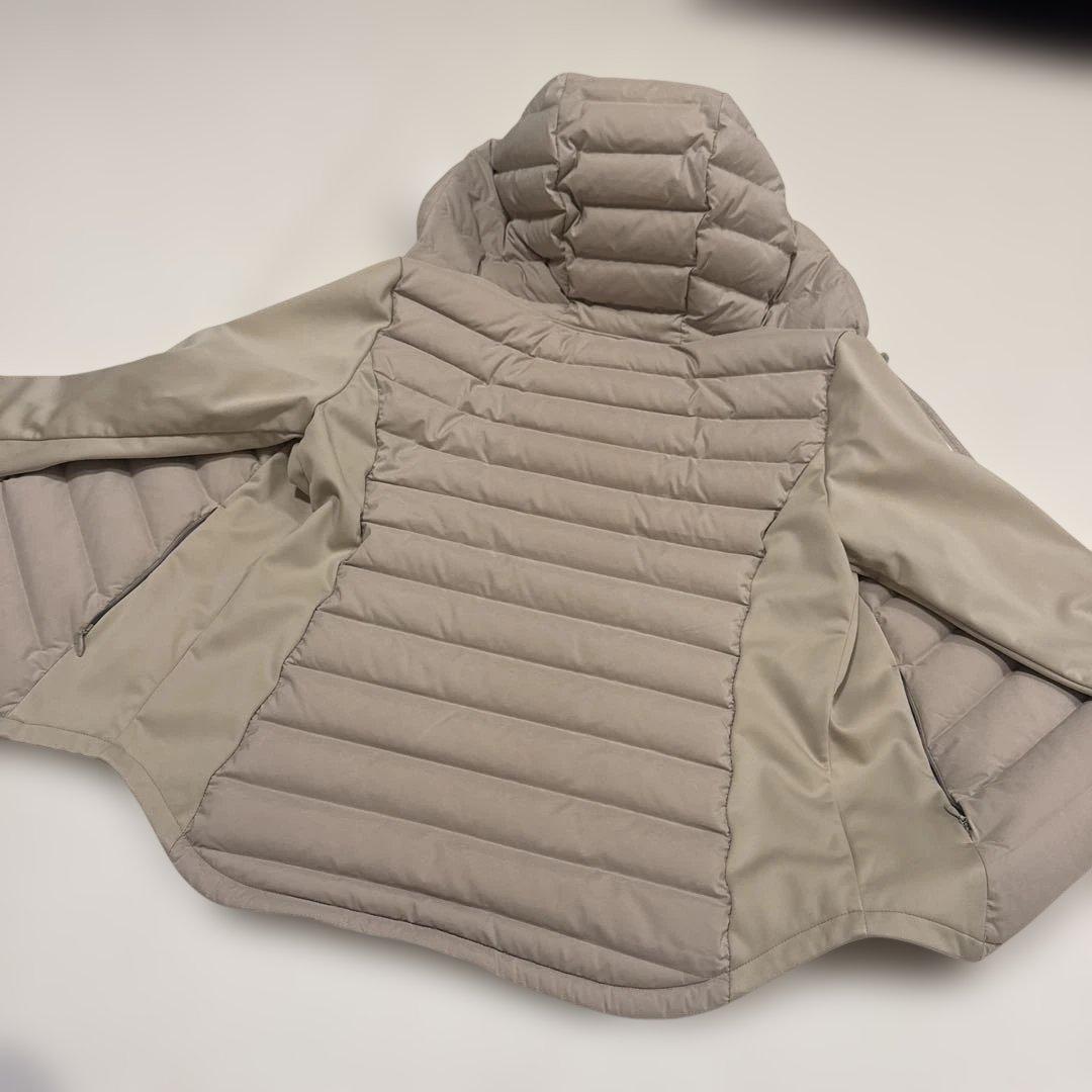 【超美品】デサントゴルフ　ハイブリッドフーディーダウンジャケット