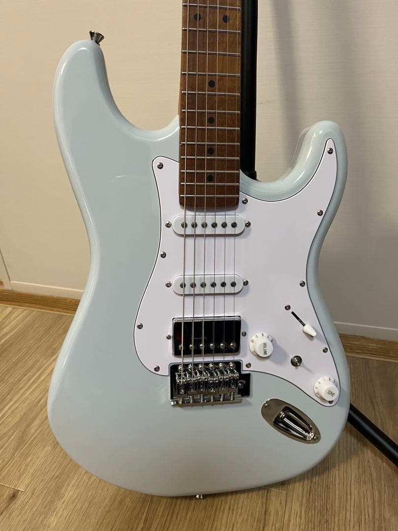 Eris. Nestia airy blue エレキギター