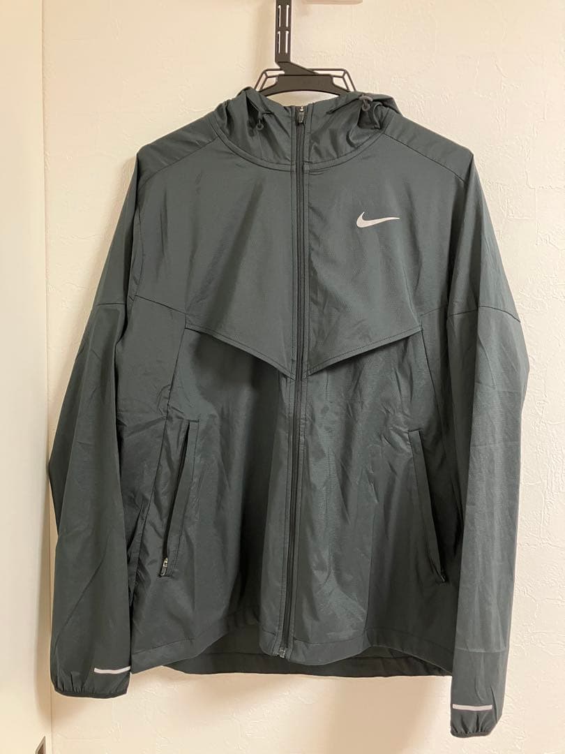 美品　完売　NIKE ウィンドランナー　M