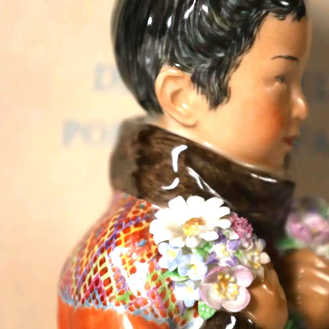 ロイヤルコペンハーゲン民族衣装フィギュリン グリーンランドの少女No.12415