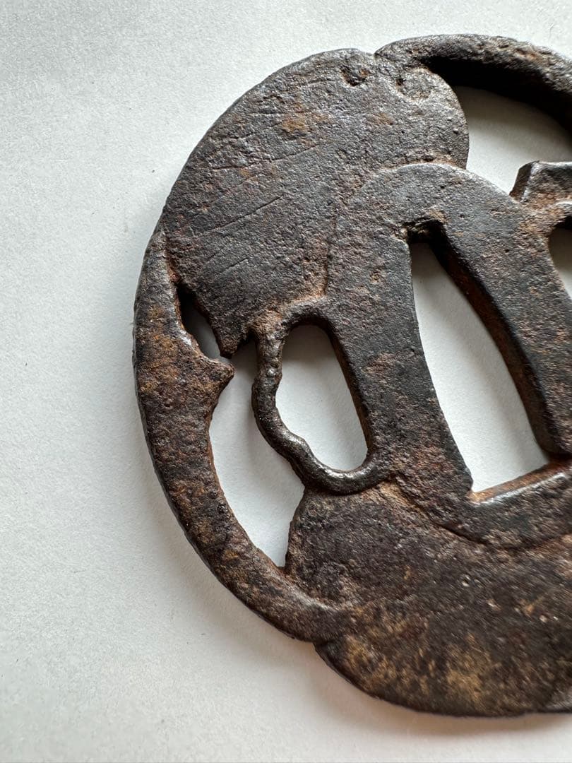 透かし鍔 古鍔 鉄地 鐔　鉄地つば 刀装具 古美術 時代物 葉の図 26A1