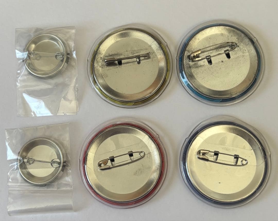 激レア　Re:CREATORS レクリエイターズ　リクリエイターズ　缶バッジ