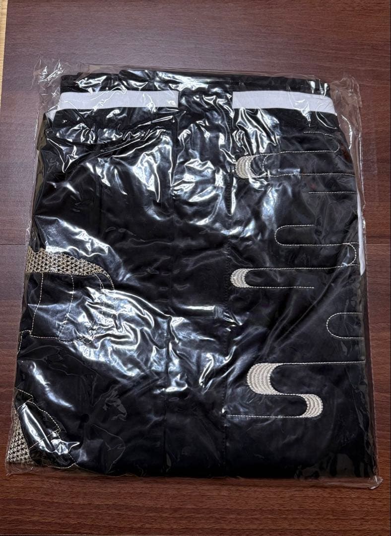 横山いしみ「スカジャン」「ホワイトトレーナー」