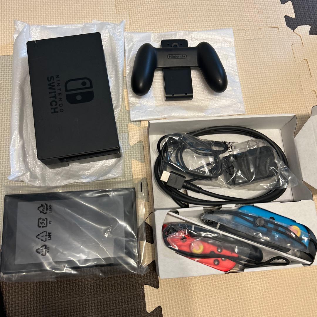 Nintendo Switch 本体セット（赤/青 Joy-Con付き）