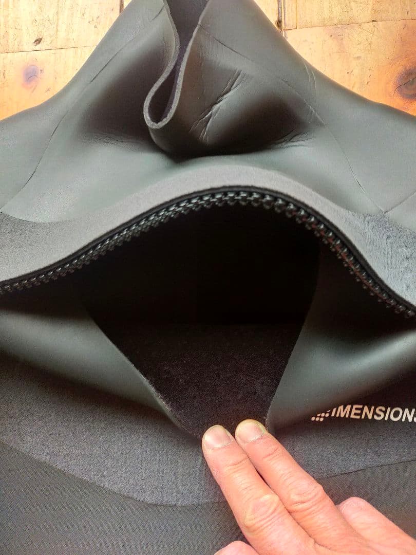 ウェットスーツ　スーパーセミドライスーツ4ディメンション 4Dimensions