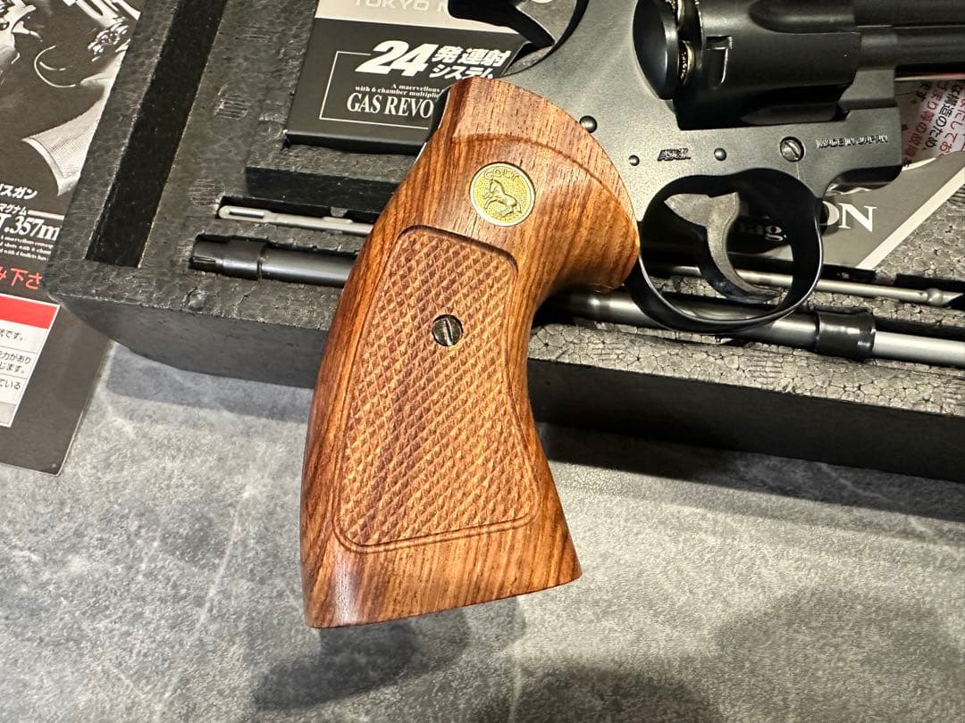 絶版 東京マルイ COLT PYTHON 357mag リアルカート・木グリ仕様