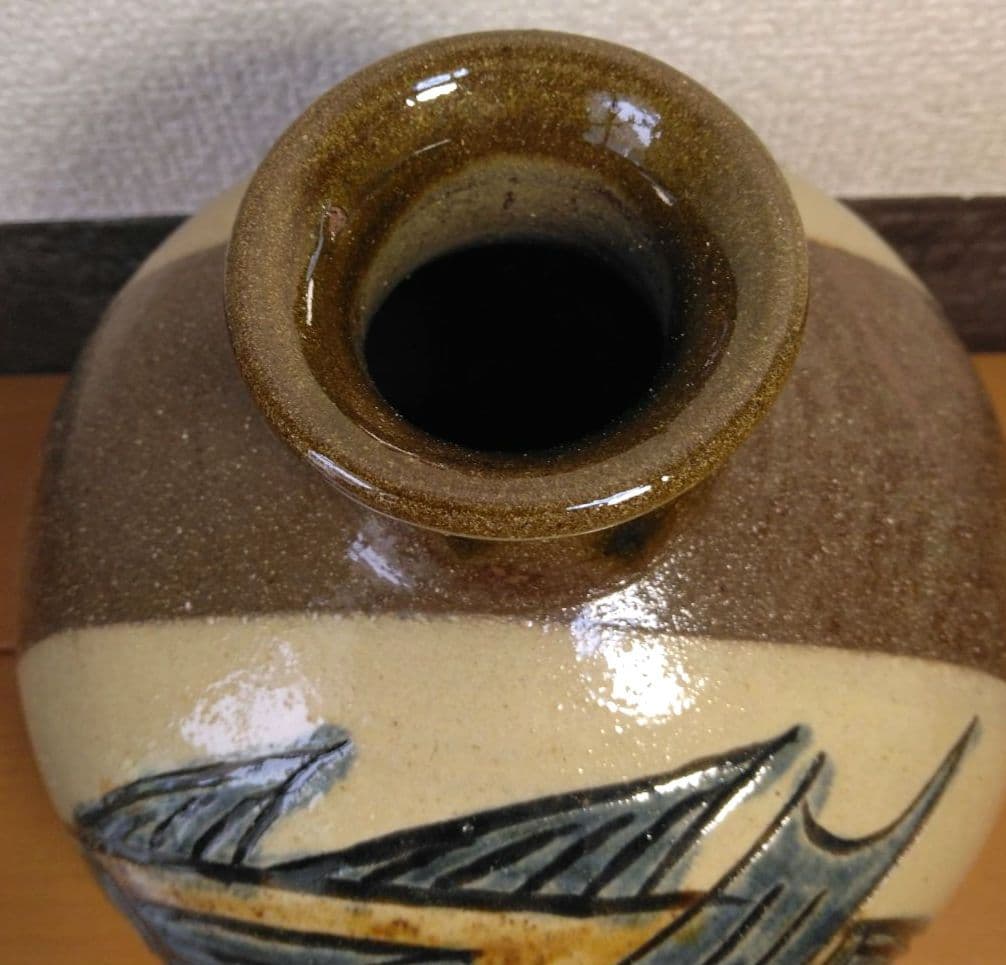 人間国宝 金城次郎 線彫魚文壷 栞 共箱 未使用品 壷屋焼 やちむん 笑魚 海老