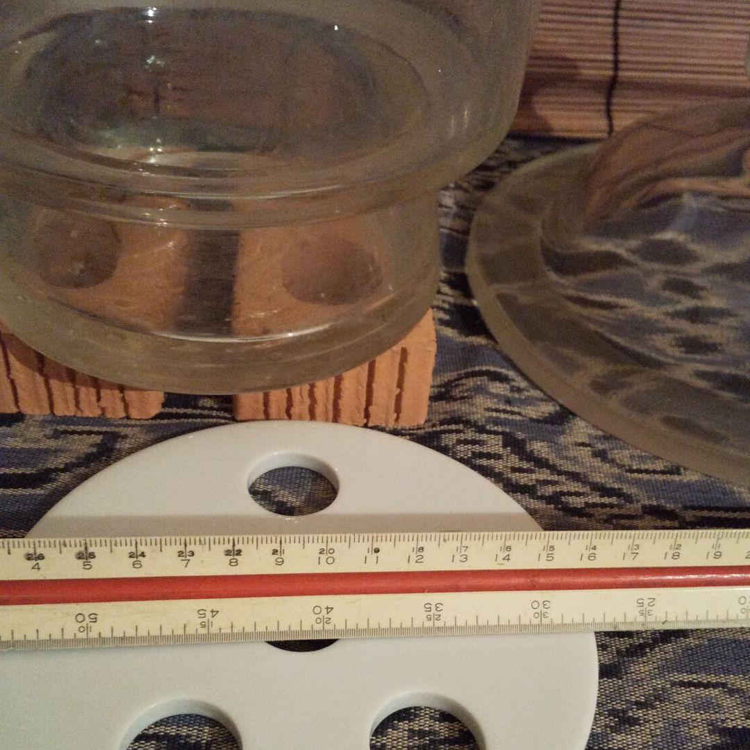 ガラスの容れ物