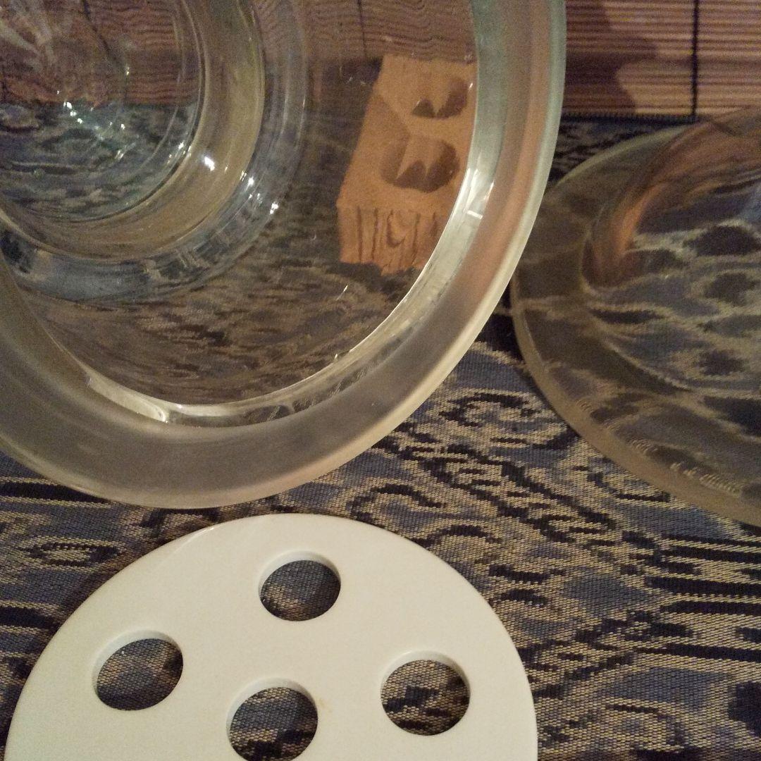 ガラスの容れ物