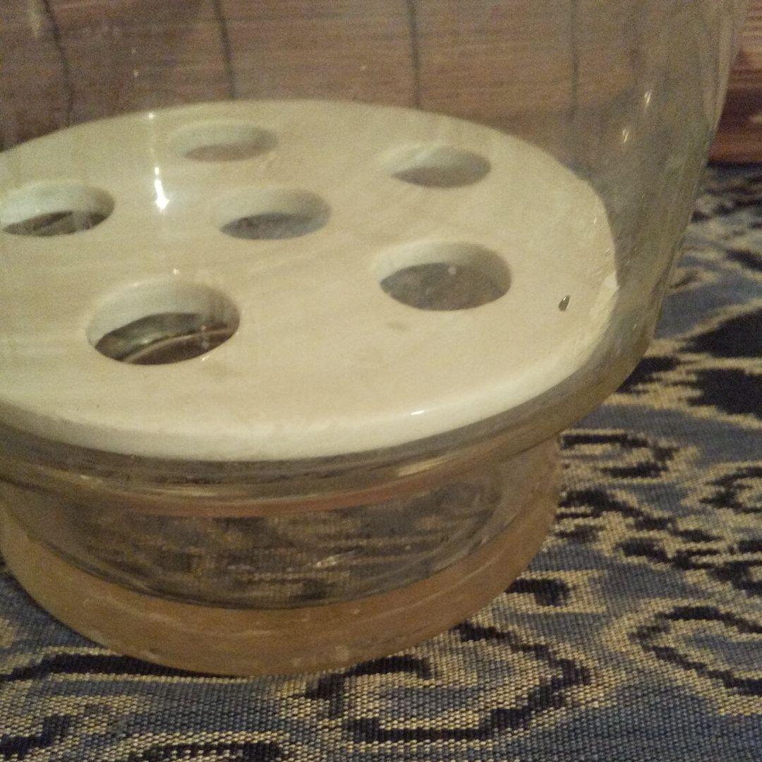 ガラスの容れ物