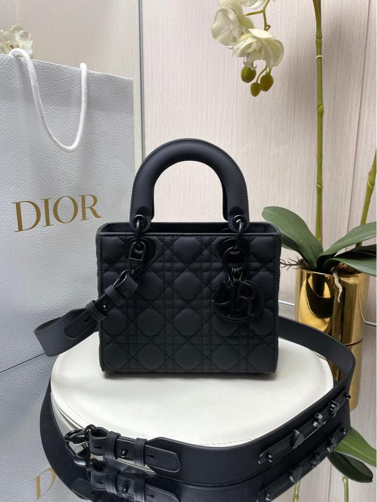 極美品ブラックキルティングショルダーバッグ~~