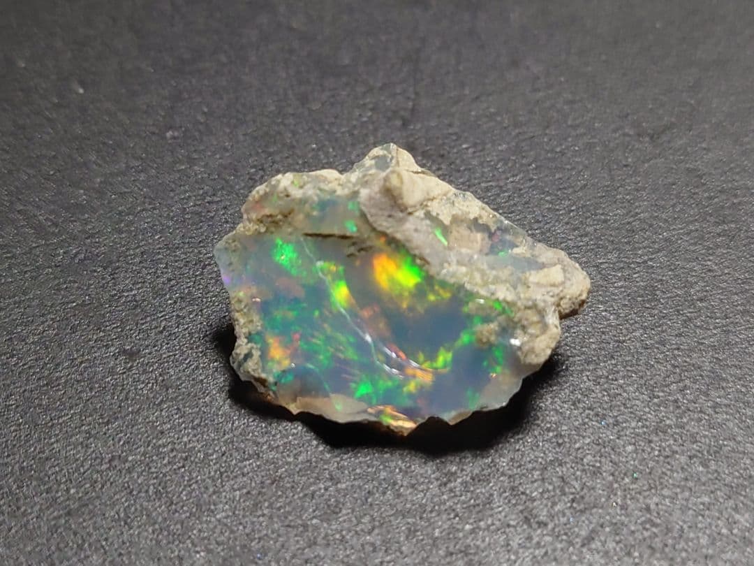 エチオピアオパールウェロ産　ジュエリー　グレード　鉱物標本　原石