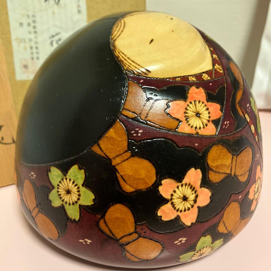 桜花　桜と蝶の手描き木製こけし