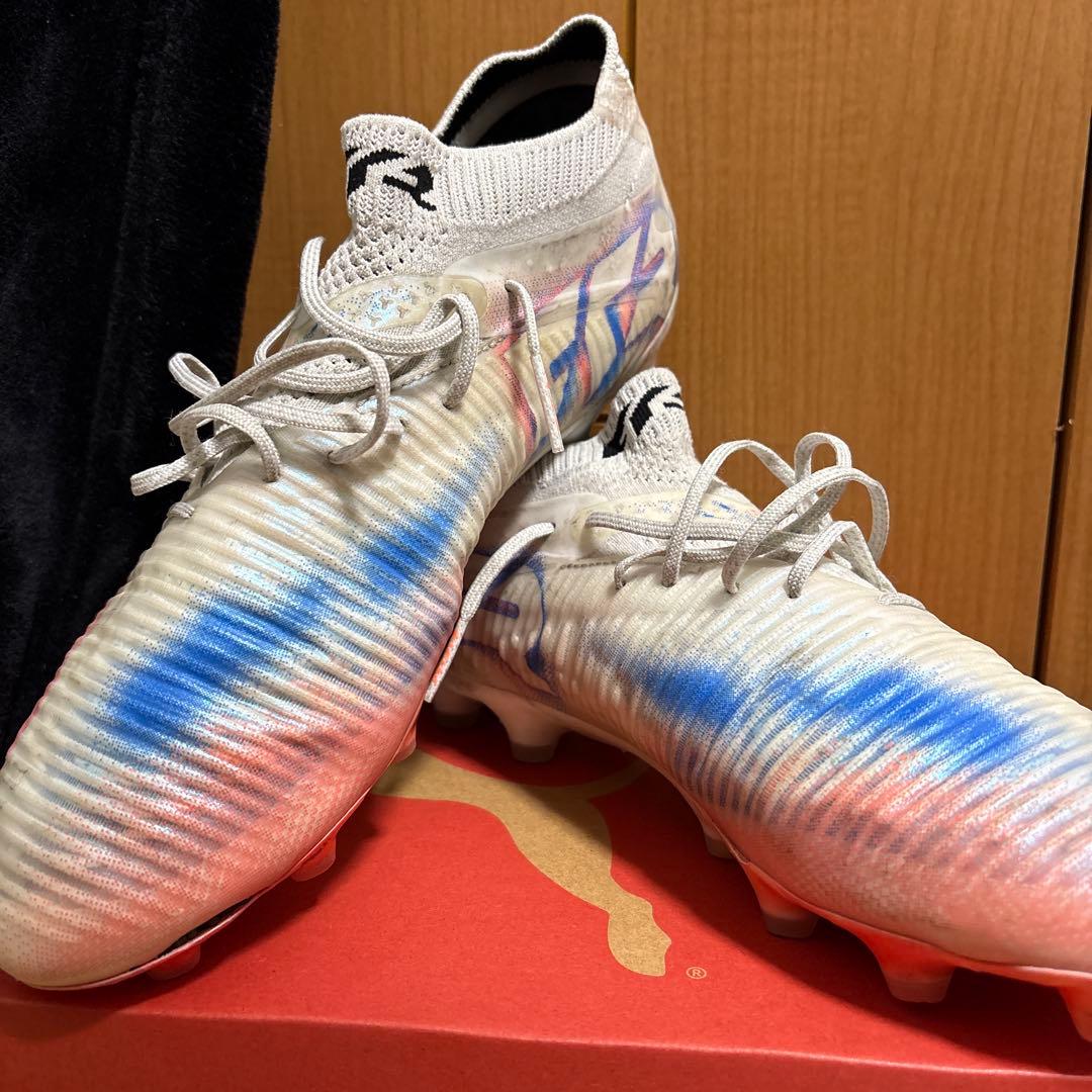 サッカーシューズ・スパイク ホワイト/ブルー/レッド