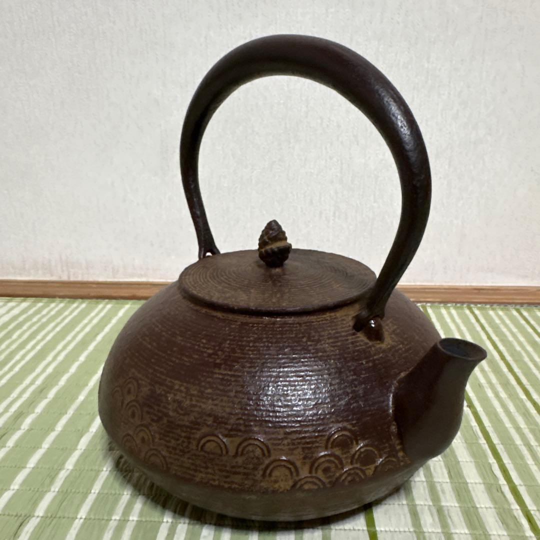 岩手県奥州　水沢幸工芸　名工 佐藤勝久造 南部鉄瓶　丸平型 糸目波文　骨董品