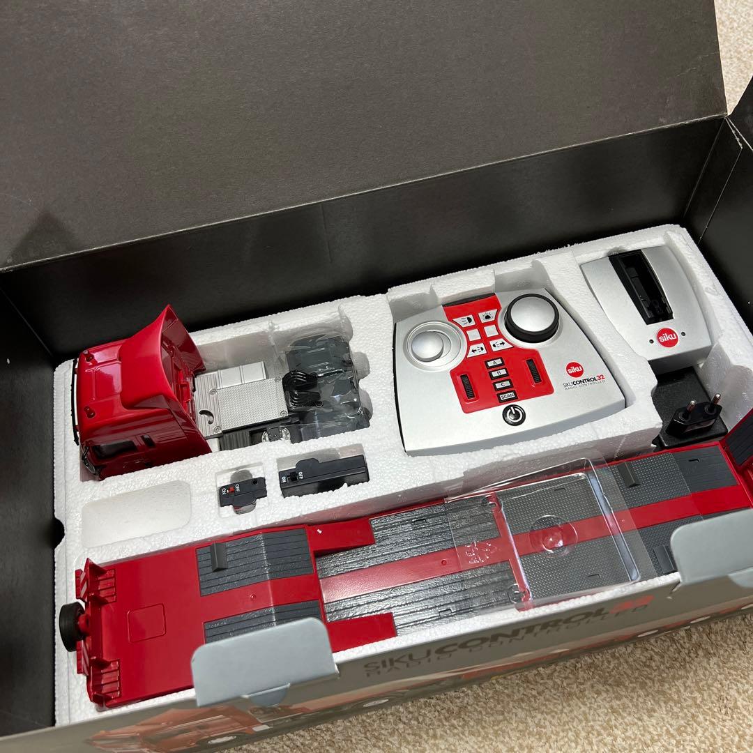 siku control 1/32 トラクタートレーラー