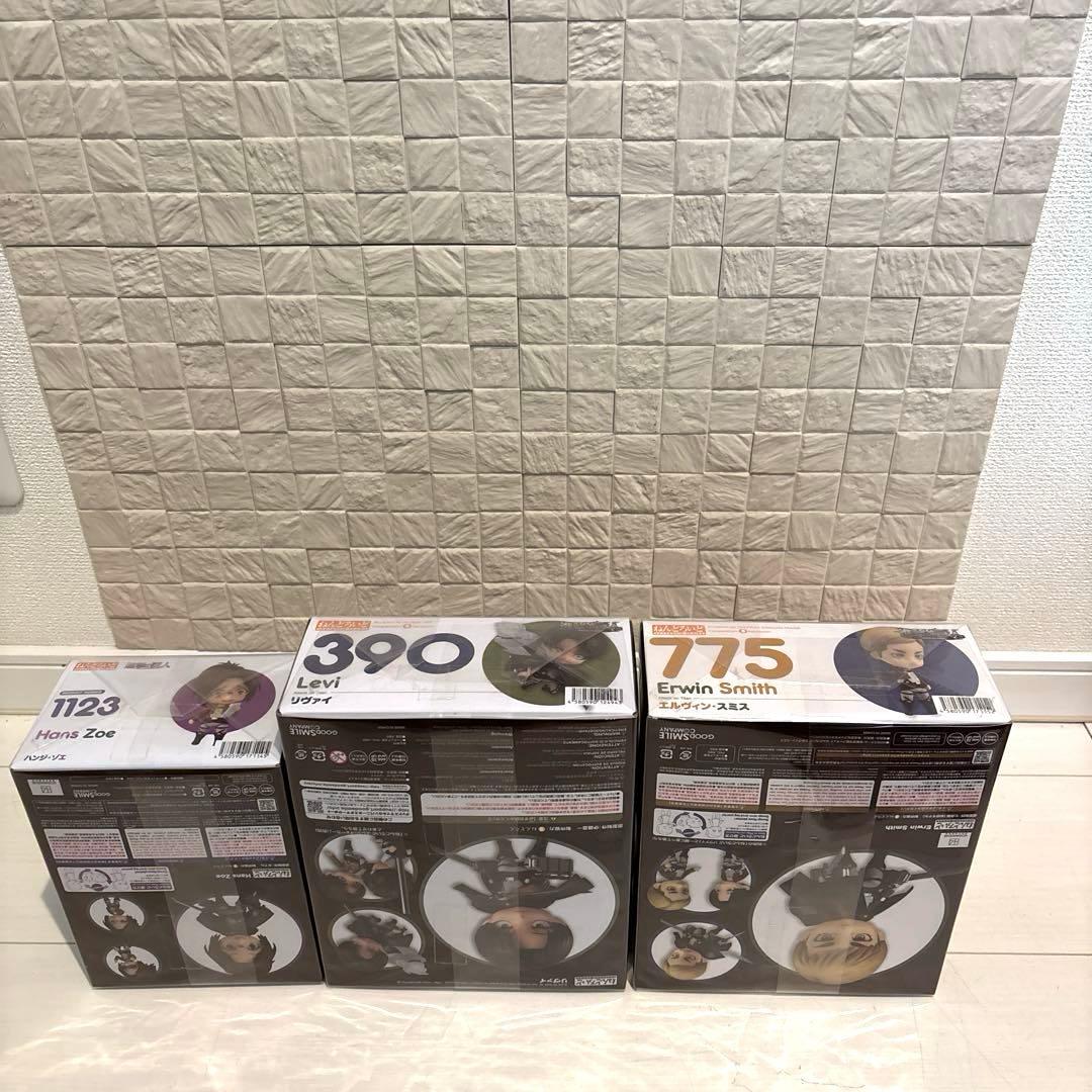 進撃の巨人　ねんどろいど　フィギュア