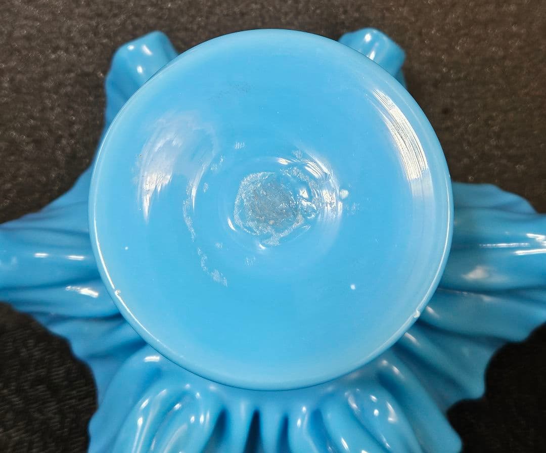 1900年代頃　ヨーロッパアンティーク　吹きガラス　青被せ　フリルコンポート