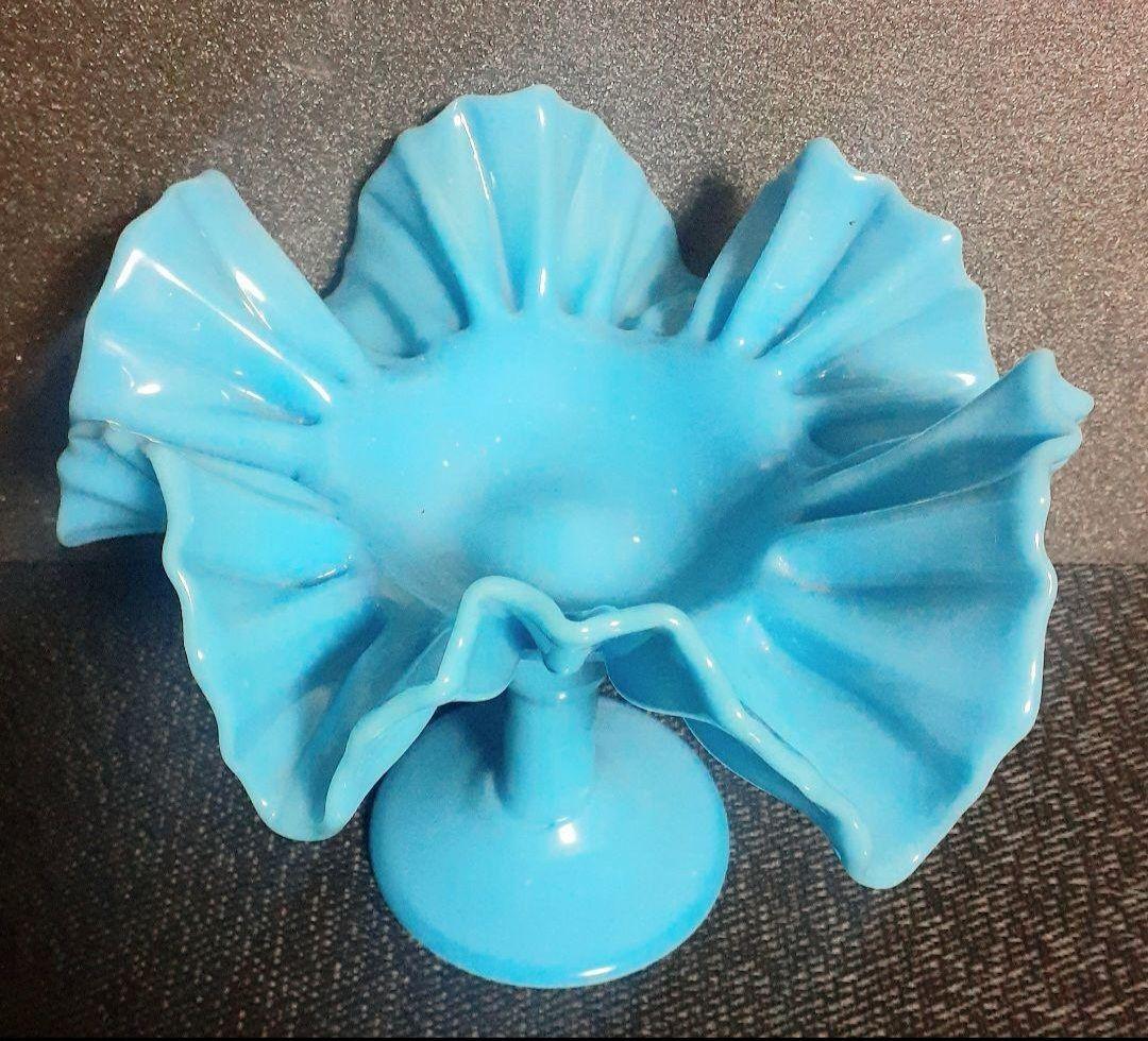 1900年代頃　ヨーロッパアンティーク　吹きガラス　青被せ　フリルコンポート