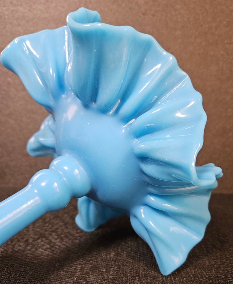 1900年代頃　ヨーロッパアンティーク　吹きガラス　青被せ　フリルコンポート