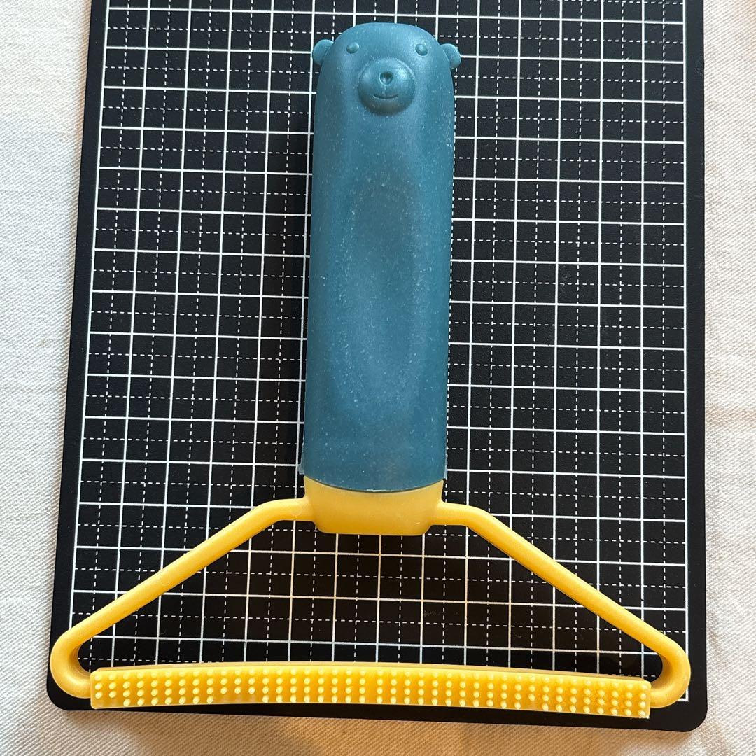 毛玉取り　ペットの毛掃除　ブラシ　傷あり　2個セット　掃除ブラシ　抜け毛　換毛期