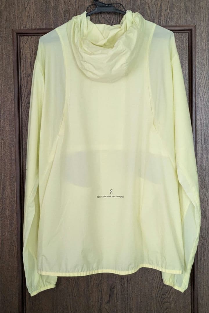 On　ランニングジャケット　ヘイ