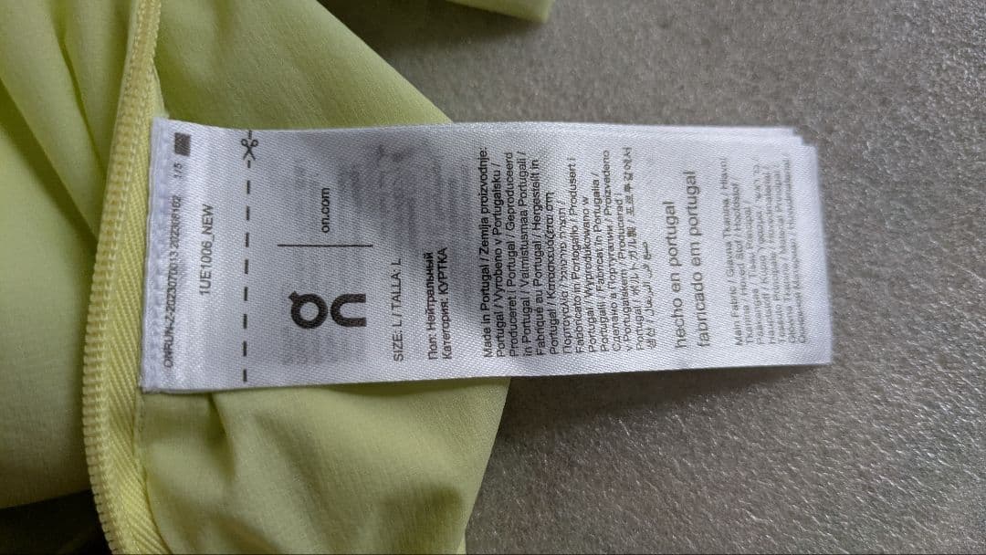 On　ランニングジャケット　ヘイ