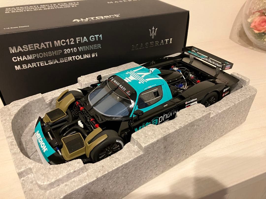 美品　1/18 オートアート マセラティ MC12 FIA GT1 2010