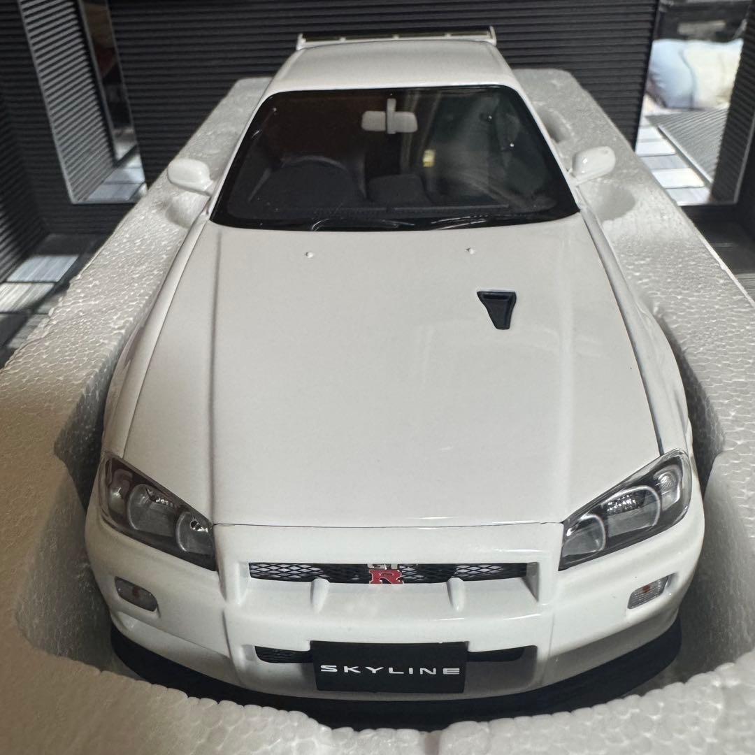 絶版未展示品オートアート1/18 スカイライン GT-R R34 VスペックII
