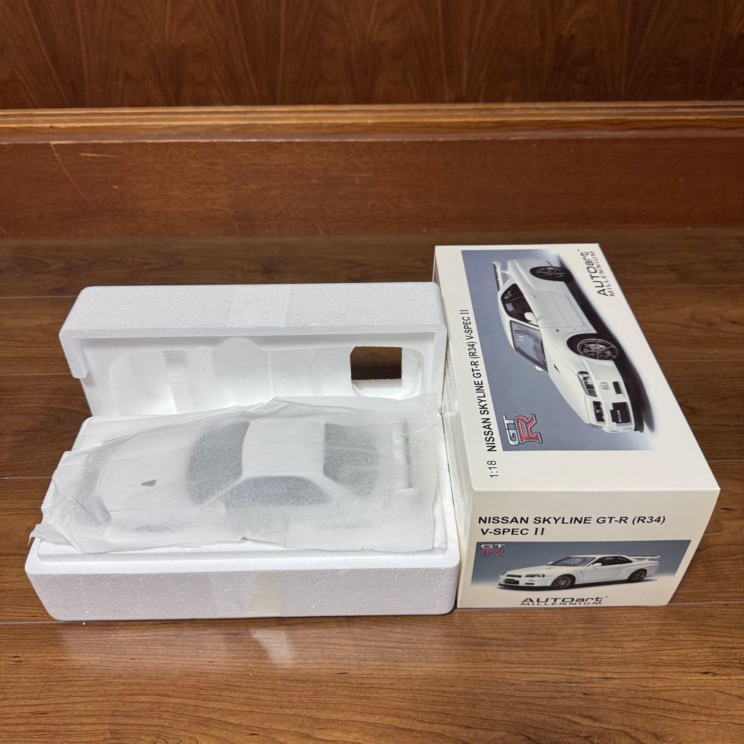 絶版未展示品オートアート1/18 スカイライン GT-R R34 VスペックII