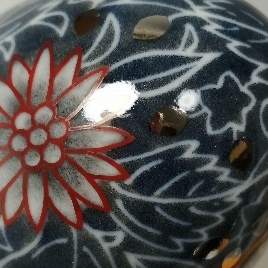 人間国宝　十四代　今泉今右衛門　色絵　墨色　墨はじき　草花文　置物　有田焼　卵型