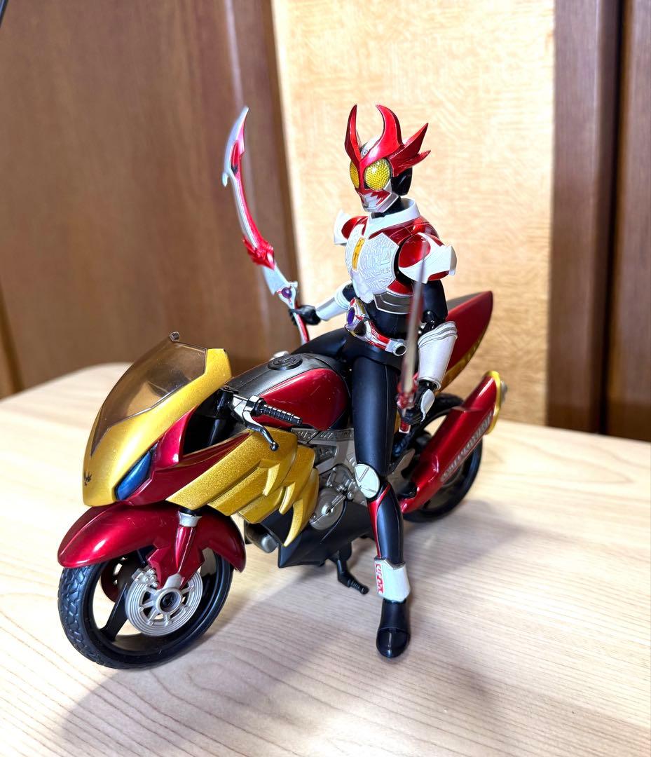 フィギュアーツ仮面ライダーアギトシャイニングフォーム＆マシントルネイダー