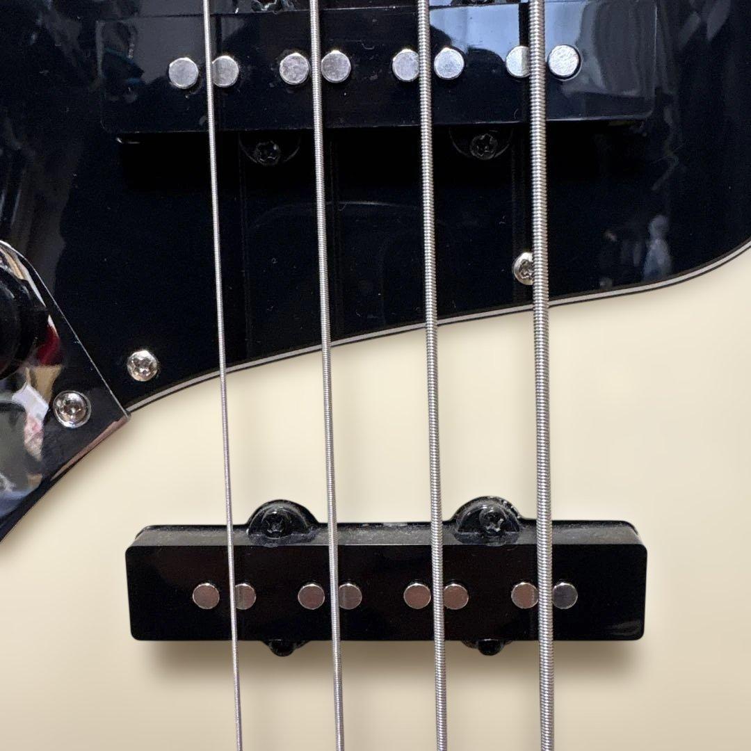 Bacchus bjb-1r-lh エレキベース アイボリー