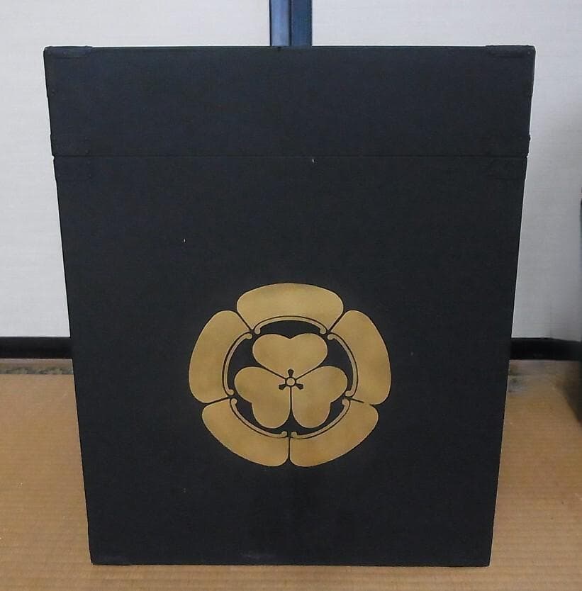 着払い・2個口発送　武具甲冑 鎧兜 鎧櫃 等身大　丸に木瓜　現代鎧