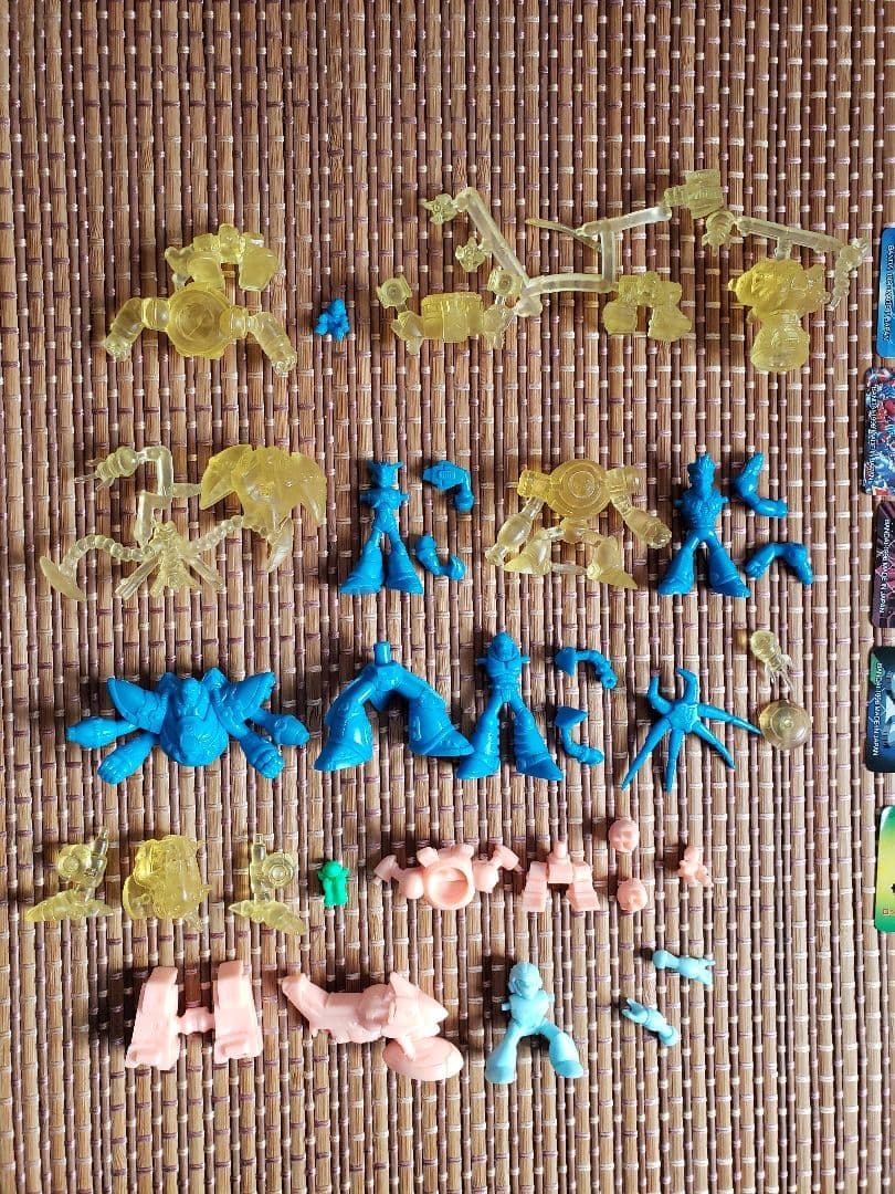 ロックマン消しゴムロックマンファクトリー　クリアー未切り　箱　シール　ファミコン