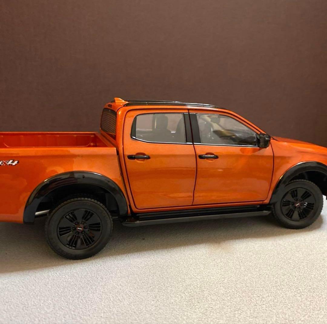 ISUZU D-MAX オレンジ 1/18ミニカー 4WD