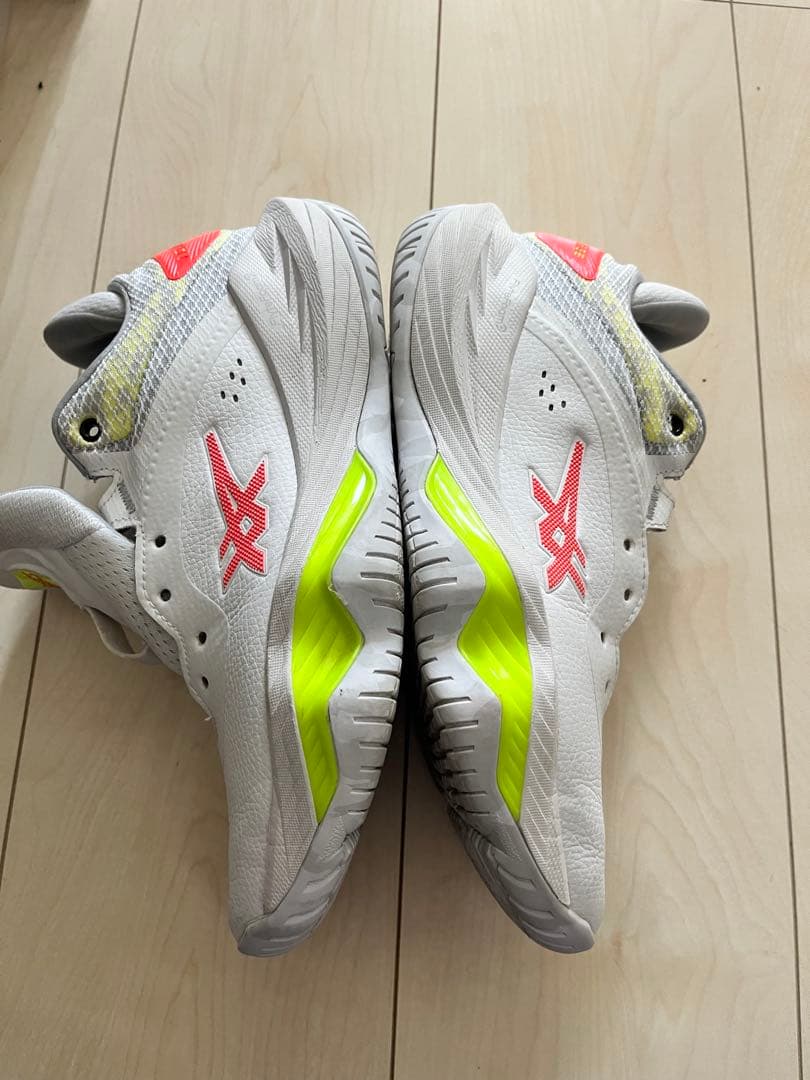 アシックス　ノヴァサージ　LOW ホワイト　サンライズレッド　24.5センチ