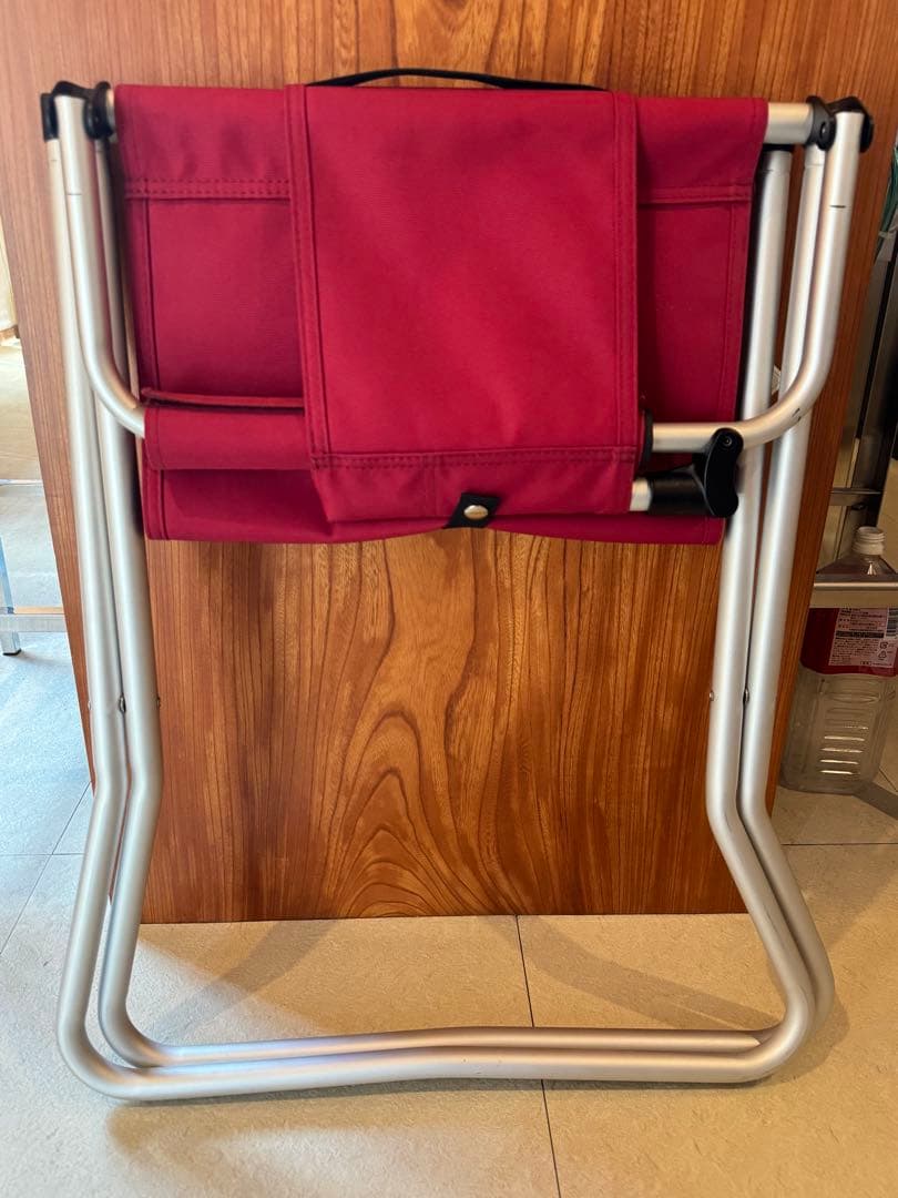  peak 赤い折りたたみ椅子
