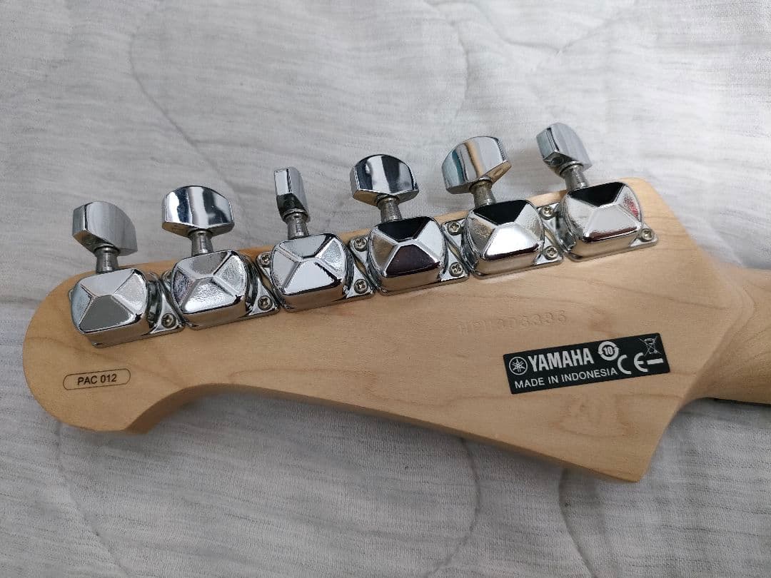 Yamaha PACIFICA 012 エレキギター