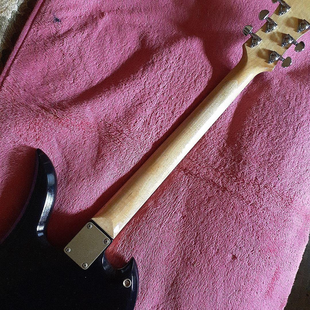 【良・美品】アメーバペイント・hideモデル。モッキンバードエレキギター。